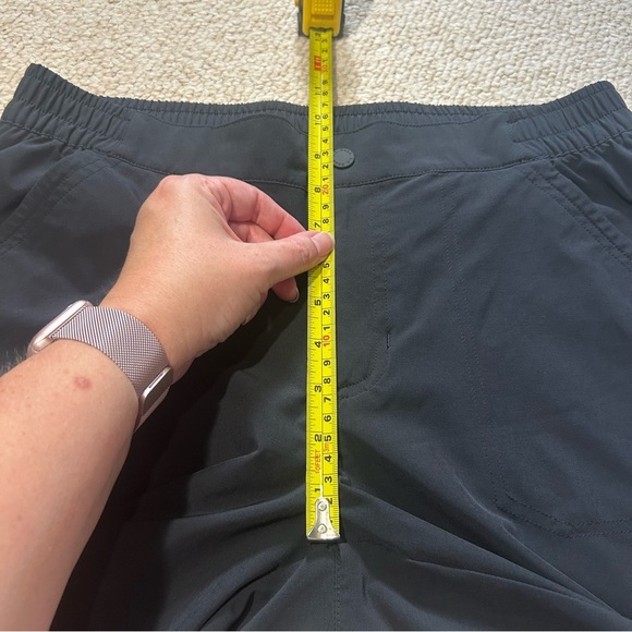 LL Bean Women’s Size 8 Stretch Shorts Black UPF 50+ Outdoor Athletic - Picture 12 of 12